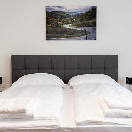 Waldblick Am Ring Apartment Kelberg Bagian luar foto