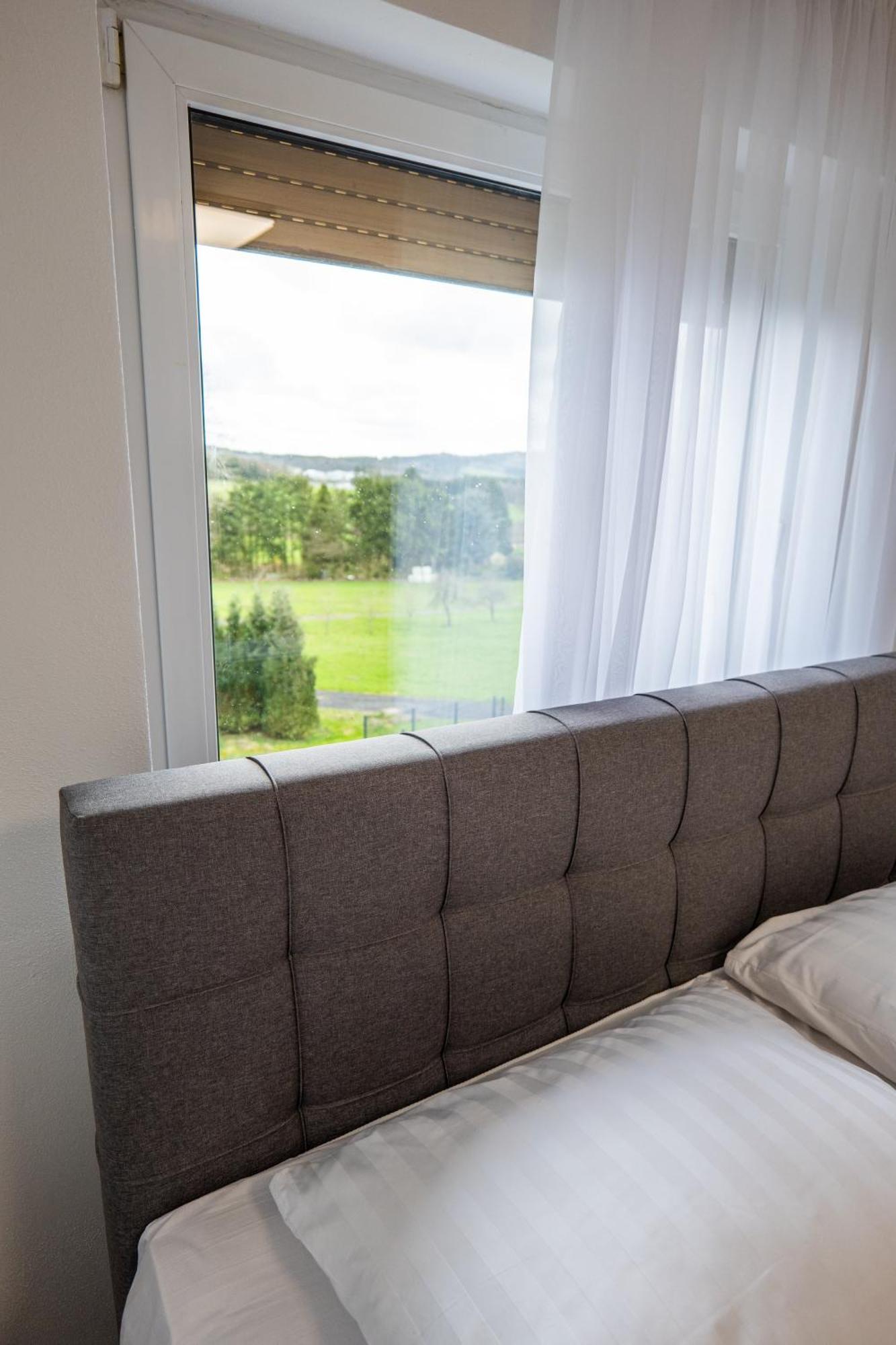Waldblick Am Ring Apartment Kelberg Bagian luar foto